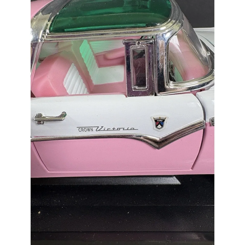 Road Signature 1955 Ford Fairlane Crown Victoria Pink White 1:18 Diecast